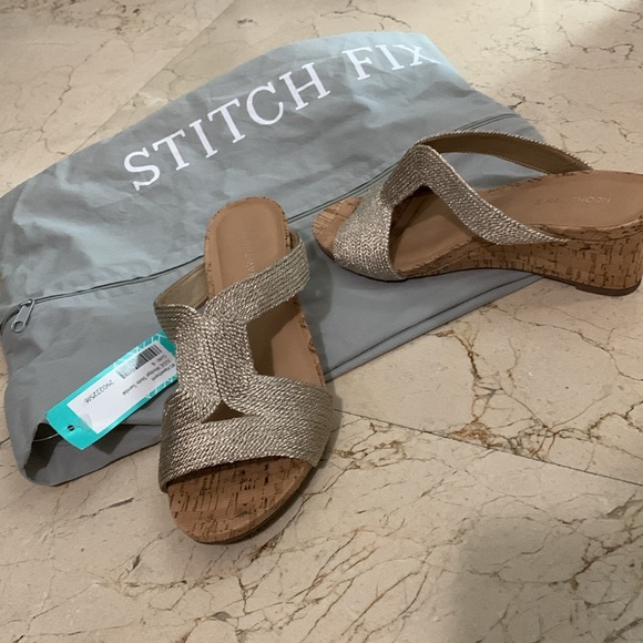 Stitch Fix Gorgeous gold tone wedge slide sandal size 6 - Picture 10 of 12